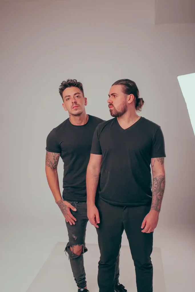 Caia na folia em Guaratuba: Café Curaçao traz uma programação especial de Carnaval