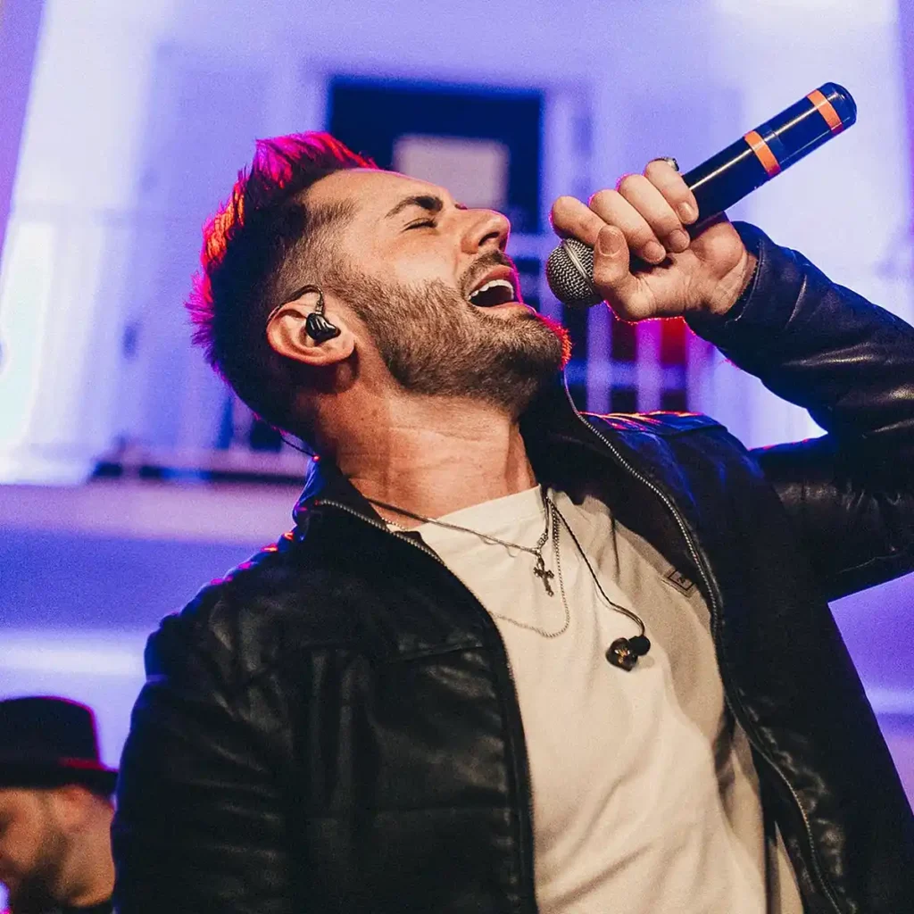 Cantor Rafa Maya grava DVD “Em Casa” hoje, em Curitiba