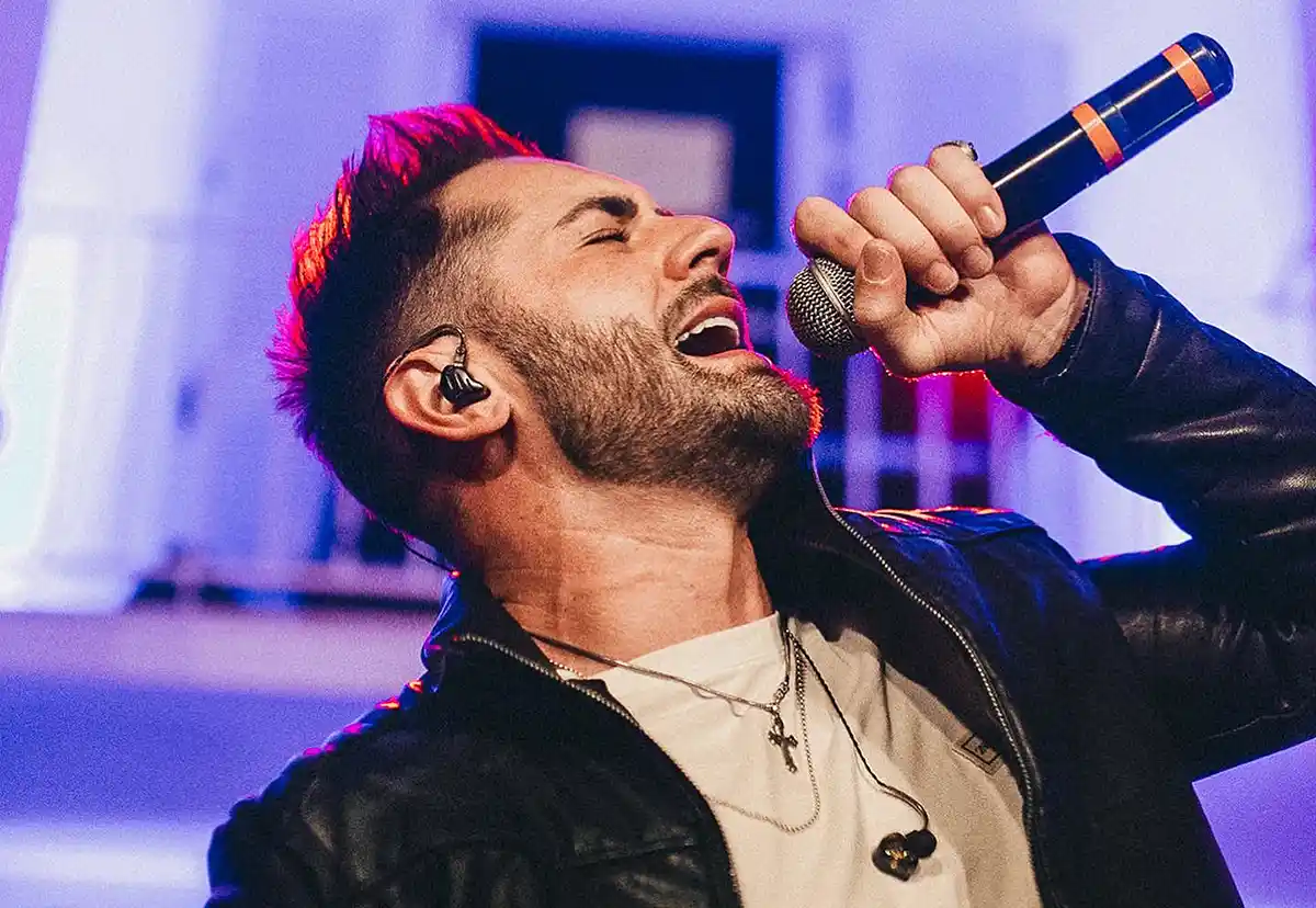 Cantor Rafa Maya grava DVD “Em Casa” hoje, em Curitiba