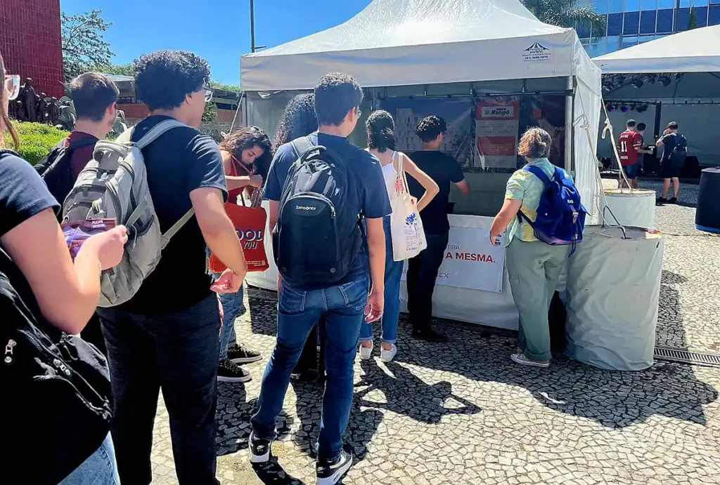 ALTMA e HIEX participam da Acolhida Cultural dos calouros da PUCPR ALTMA e HIEX participam da Acolhida Cultural dos calouros da PUCPR