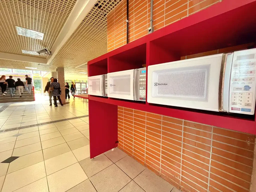 ALTMA apoia projeto da PUCPR que disponibiliza espaços na Universidade para estudantes consumirem suas refeições prontas