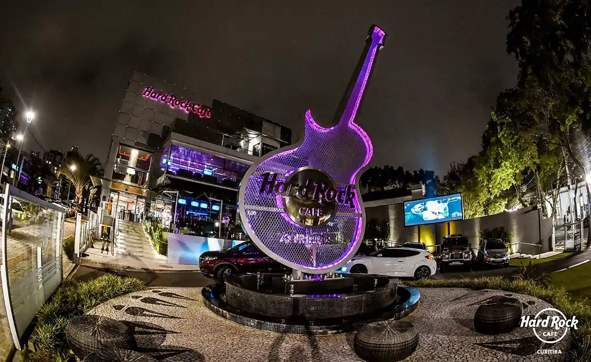 Programação de março no Hard Rock Cafe Curitiba celebra datas comemorativas com ações especiais