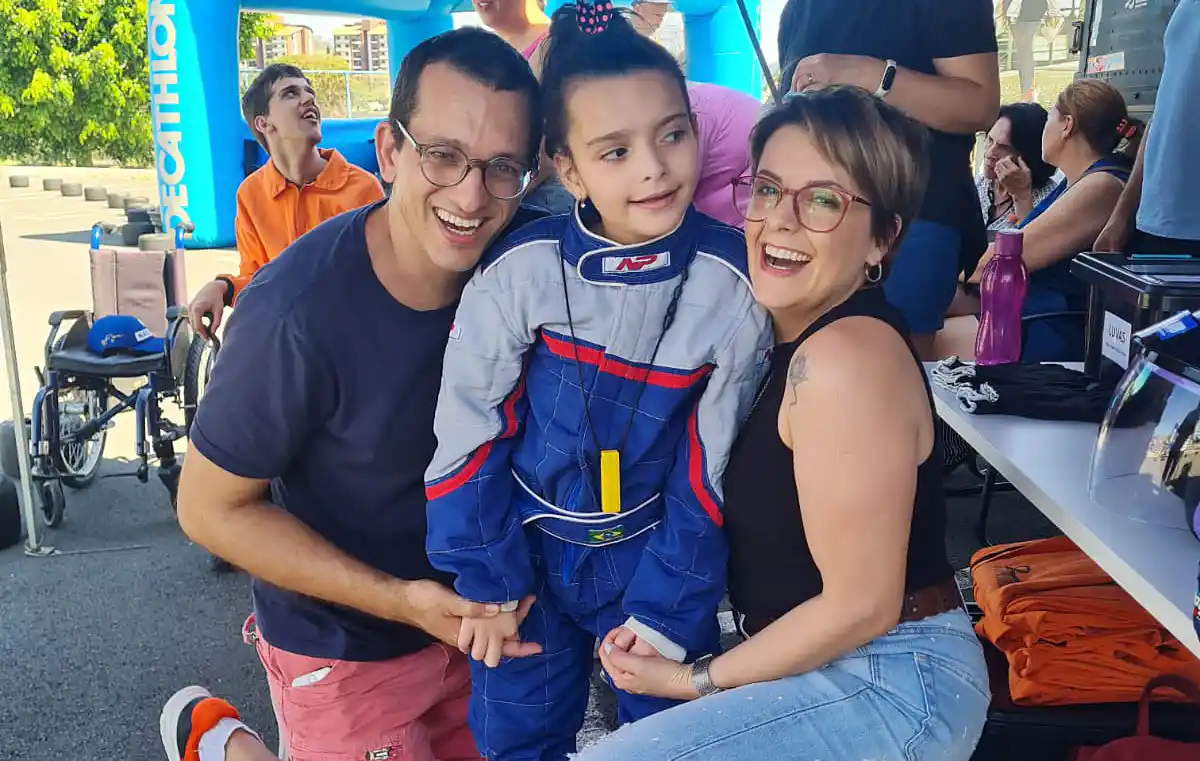 Jojo na Estrada: menina de oito anos vence barreiras da epilepsia e da paralisia com uso de Canabidiol e viaja pelo Brasil com os pais