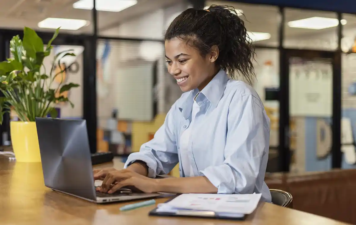 Paraná oferece 3,6 mil vagas de estágio; confira as áreas com mais oportunidades