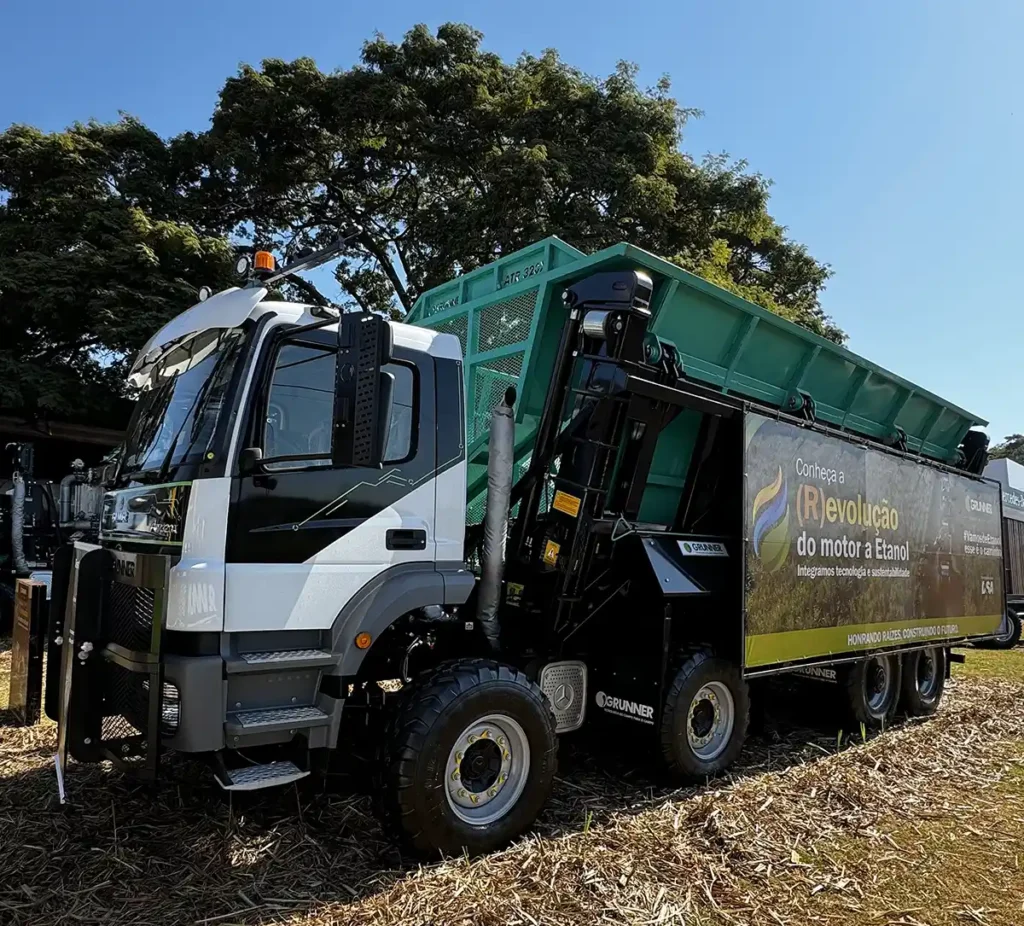 Grunner lança na Agrishow motor de equipamento para o campo movido a etanol Grunner lança na Agrishow motor de equipamento para o campo movido a etanol