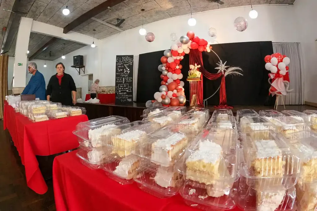 Festa de São Jorge em Curitiba: Programação Completa e Tradição do Bolo de São Jorge Festa de São Jorge em Curitiba: Programação Completa e Tradição do Bolo de São Jorge