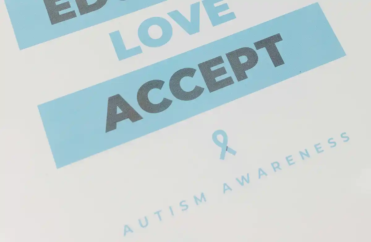 As diferenças entre a perda auditiva e o autismo na infância – sintomas parecidos causas diferentes