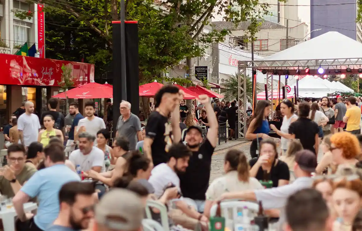 Prudente de Moraes será fechada neste sábado (25) para evento gratuito com show de jazz, gastronomia e atividades para as crianças