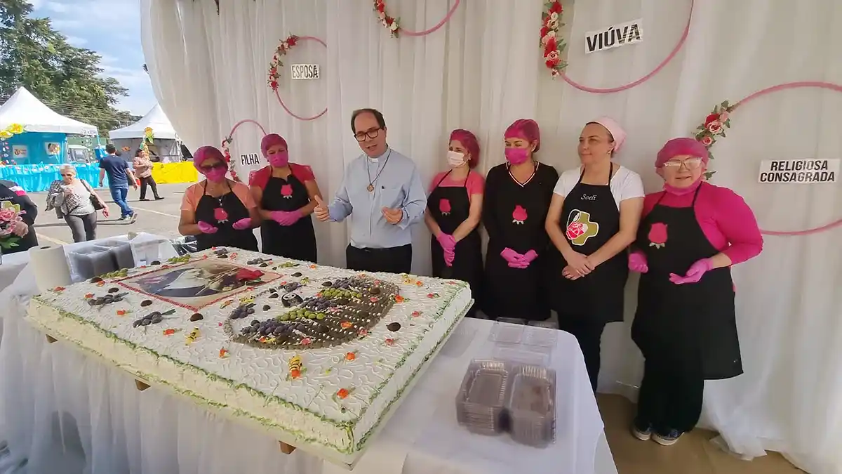 Festa de Santa Rita de Cássia tem bolo solidário