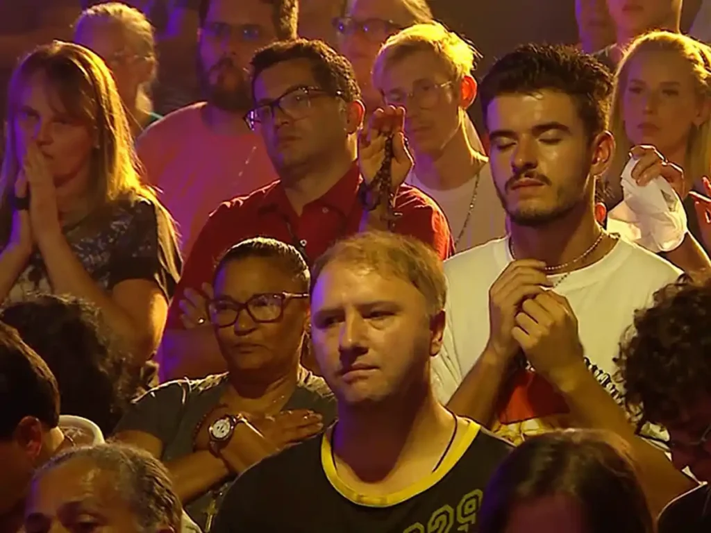 Vigília de Pentecostes da Evangelizar reúne fiéis para programação religiosa de 7 horas no fim de semana Vigília de Pentecostes da Evangelizar reúne fiéis para programação religiosa de 7 horas no fim de semana