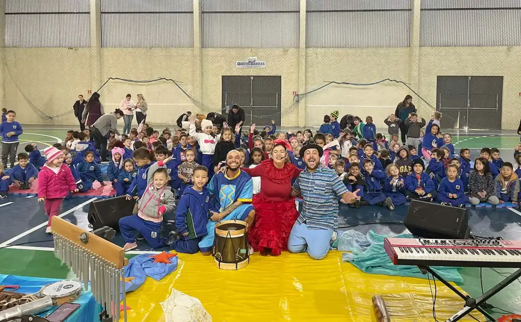 Programa Guritiba inicia suas ações levando atrações para as escolas de Quatro Barras Programa Guritiba inicia suas ações levando atrações para as escolas de Quatro Barras