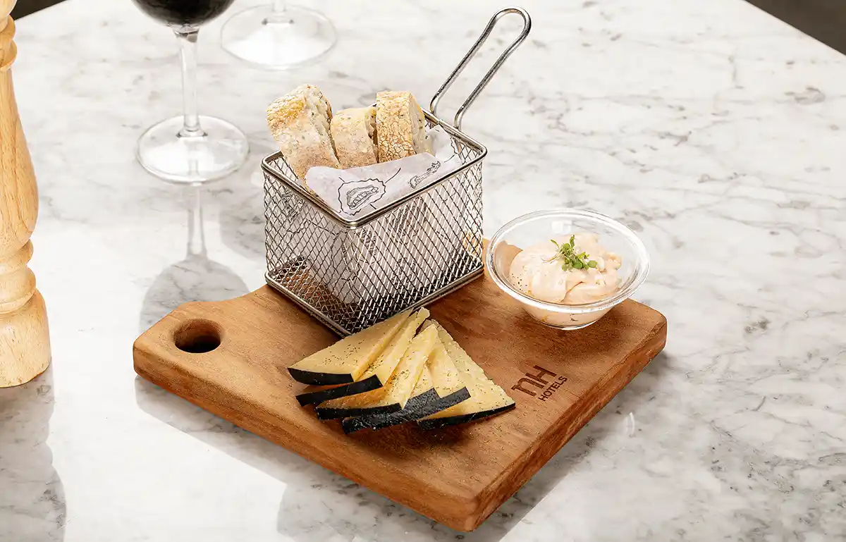 Dia dos Namorados: NH Curitiba The Five oferece experiência gastronômica no Restaurante Trinitas e Five Lounge