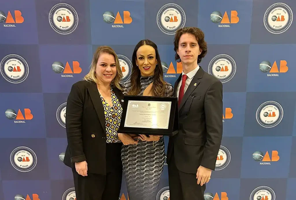 UniCuritiba recebe selo OAB Recomenda em cerimônia em Brasília