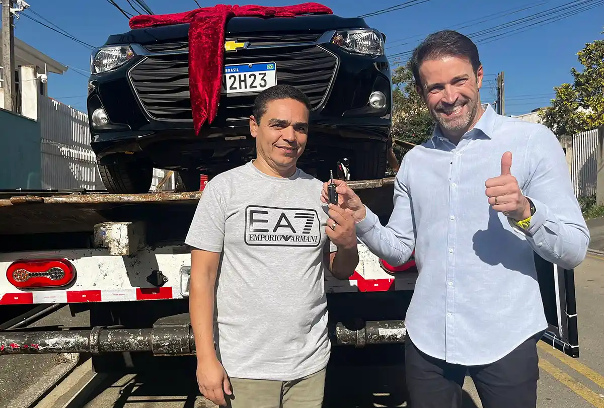 Ricardo Zonta entrega primeiro carro dos “50 Anos Premiado Condor”