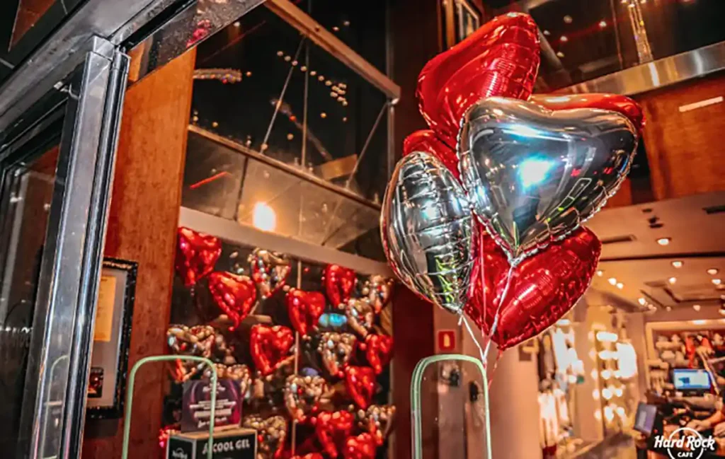 Hard Rock Cafe Curitiba: show dos Namorados embala dia mais romântico do ano