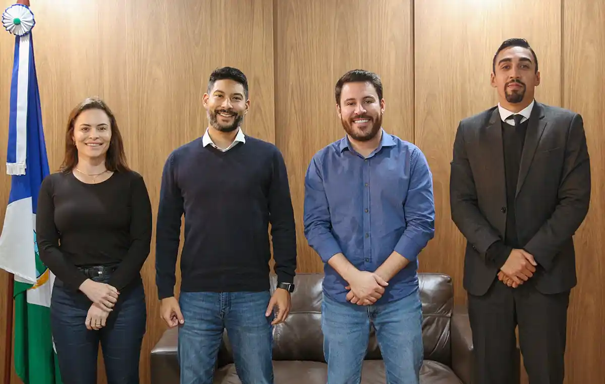 Presidente da Câmara de Vereadores de Guarapuava recebe biomédicos