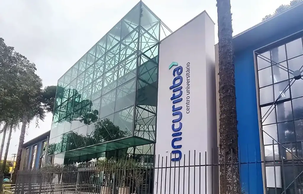 Mais da metade dos estudantes brasileiros desiste da graduação Mais da metade dos estudantes brasileiros desiste da graduação