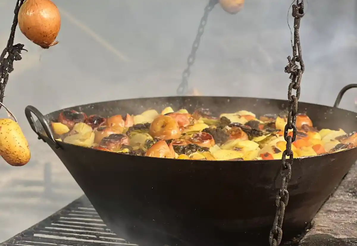 Dia dos Pais na Chácara das Vaquinhas terá costela no fogo de chão e carneiro no buraco