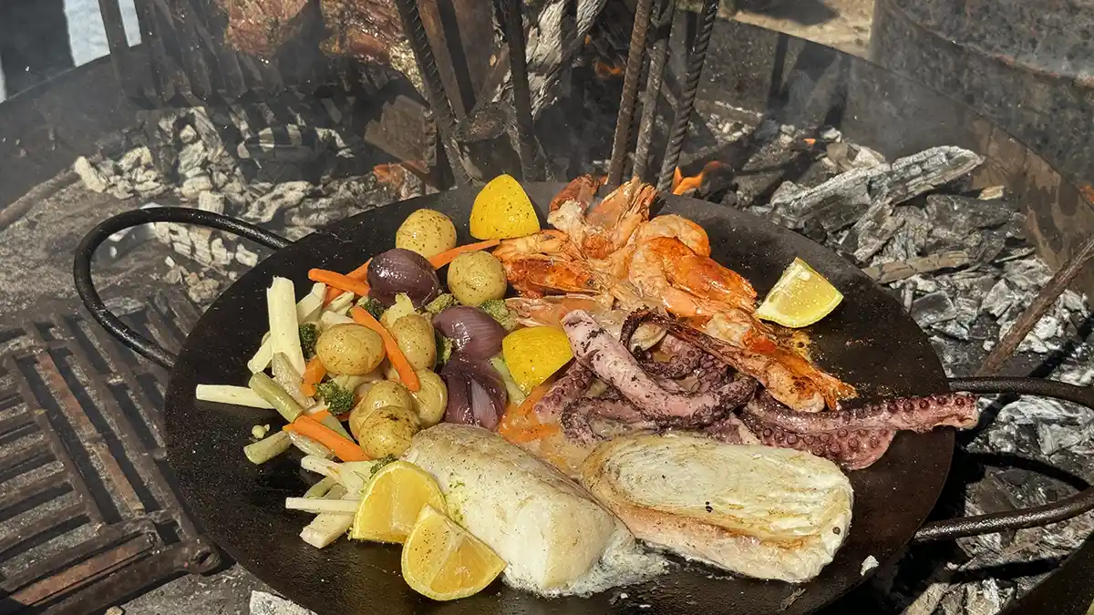 Gianttura apresenta parrilla exclusiva com pratos para fim de semana