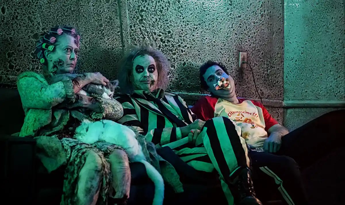 Vivendo Beetlejuice novamente nas telonas, Michael Keaton afirma: "É pura imaginação! Ninguém nunca viu nada assim!" Vivendo Beetlejuice novamente nas telonas, Michael Keaton afirma: "É pura imaginação! Ninguém nunca viu nada assim!"