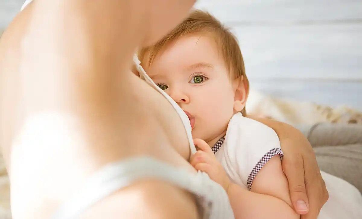 Amamentação e medicamentos: saiba quando essa combinação é segura