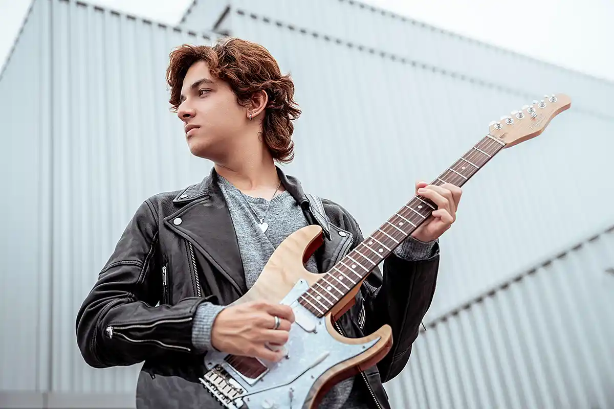 Guitarrista Tony Rodrigues participa de novo single da Dead Marble “Reasons”