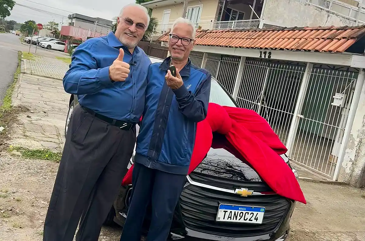 Zonta faz entrega surpresa a ganhador de carro zero dos 50 anos do Condor