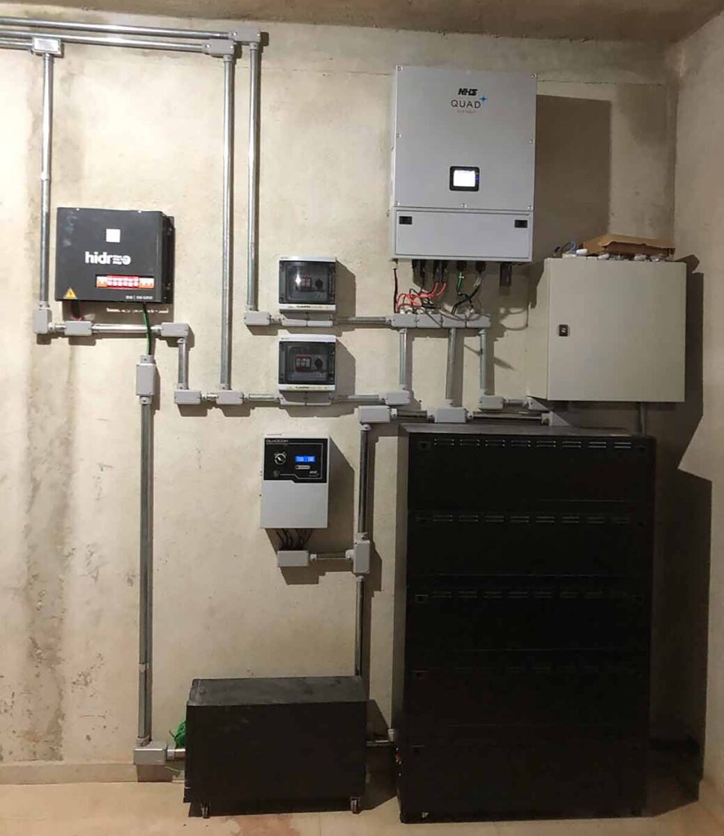 Energia limpa e inovação: confira o case de uma chácara que uniu uma microcentral hidrelétrica e um inversor híbrido para ter energia contínua e barata Energia limpa e inovação: confira o case de uma chácara que uniu uma microcentral hidrelétrica e um inversor híbrido para ter energia contínua e barata