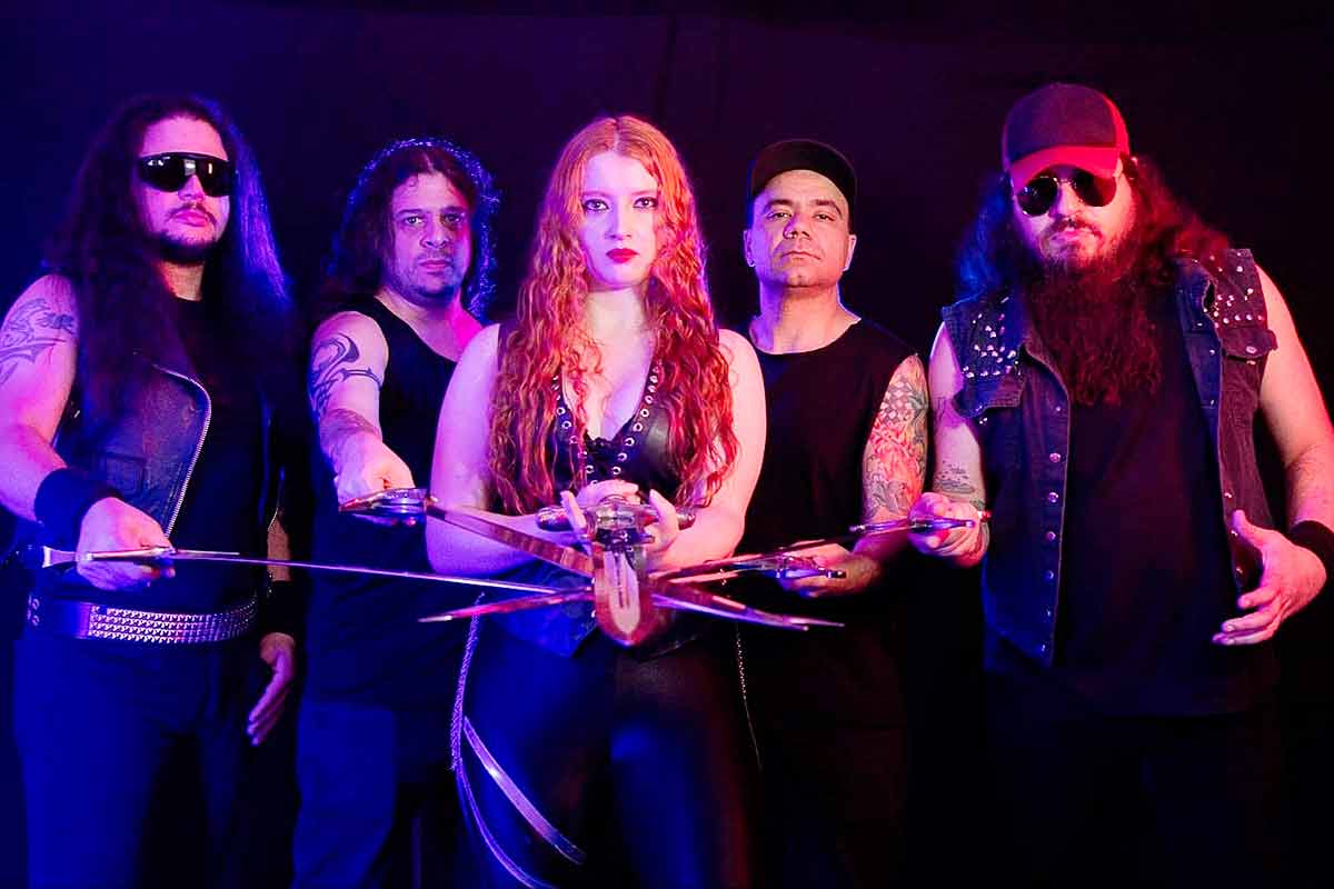 Blades of Steel divulga capa de seu álbum de estreia autointitulado e anuncia para 21 de fevereiro data de lançamento digital Blades of Steel divulga capa de seu álbum de estreia autointitulado e anuncia para 21 de fevereiro data de lançamento digital