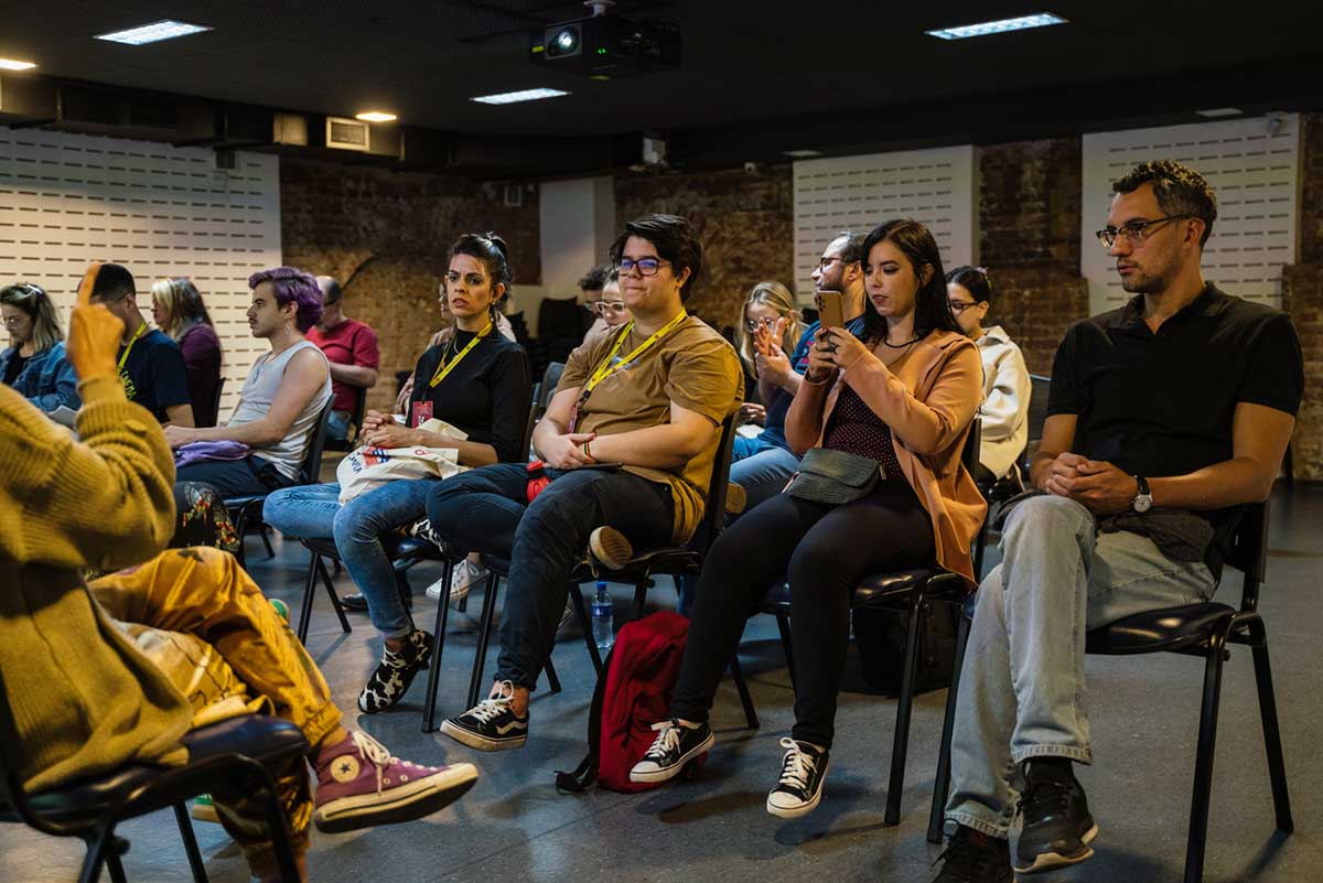 Oficinas gratuitas com nomes de destaque da sétima arte fazem parte da programação do Olhar de Cinema. Inscrições abertas Oficinas gratuitas com nomes de destaque da sétima arte fazem parte da programação do Olhar de Cinema. Inscrições abertas