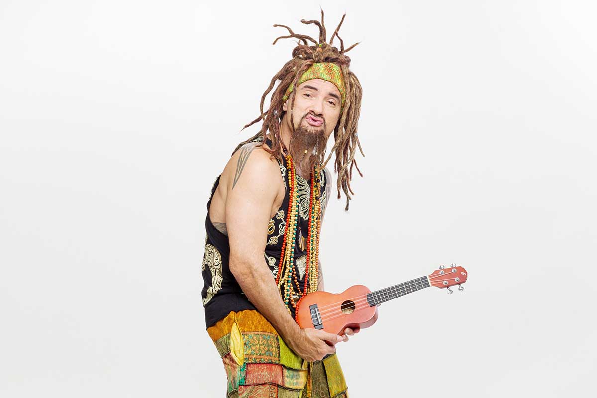 Marco Luque vem a Curitiba com novo espetáculo “É disso que eu tô falando”