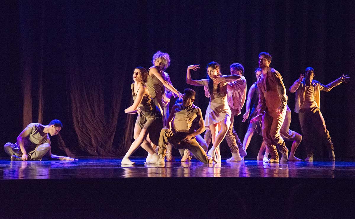 Curitiba Cia de Dança apresenta três de seus aclamados espetáculos de forma gratuita em comemoração aos seus 10 anos de trajetória Curitiba Cia de Dança apresenta três de seus aclamados espetáculos de forma gratuita em comemoração aos seus 10 anos de trajetória