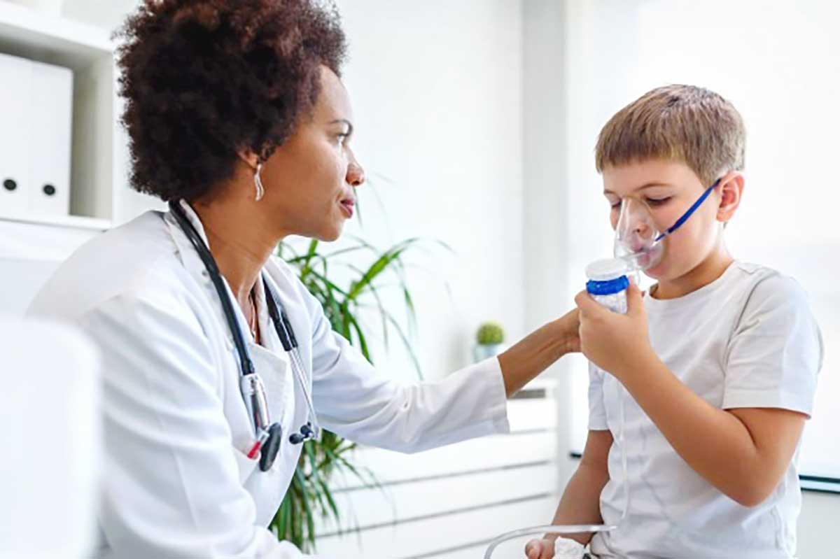 Alta no número de casos de síndromes respiratórias na Paraná acende alerta e fisioterapia respiratória vira aliada no cuidado infantil Alta no número de casos de síndromes respiratórias na Paraná acende alerta e fisioterapia respiratória vira aliada no cuidado infantil