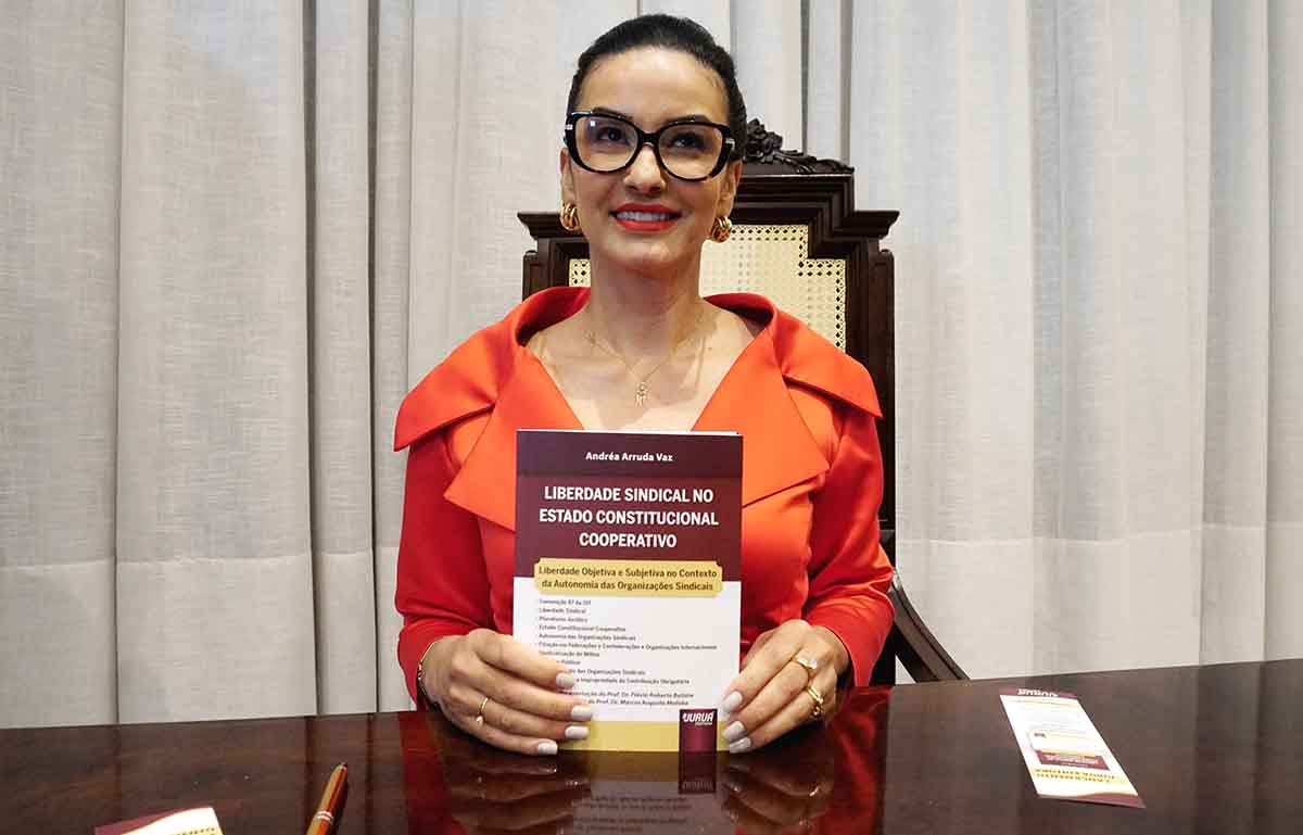 Lançamento de obra de Andréa Vaz reúne autoridades e emoção Lançamento de obra de Andréa Vaz reúne autoridades e emoção
