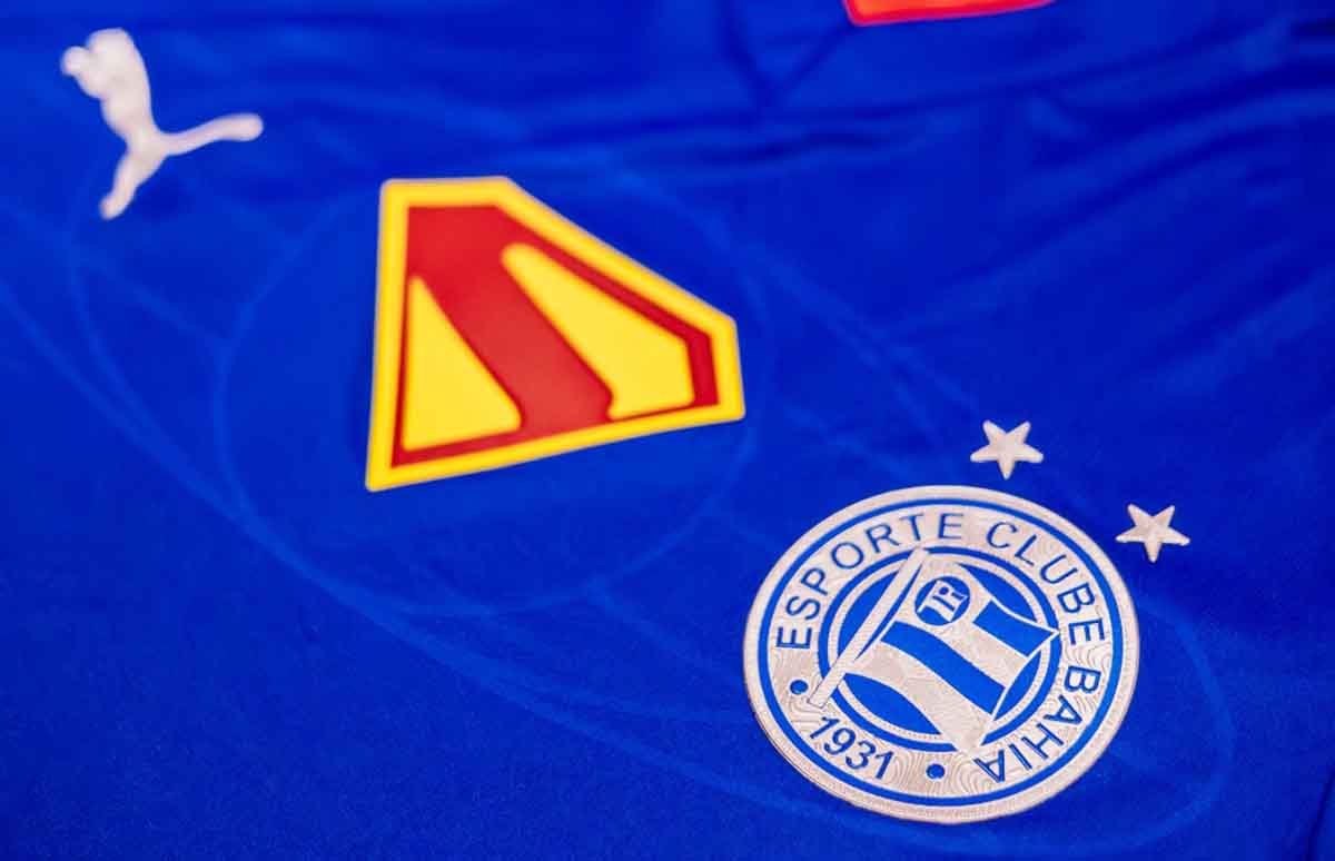Superman é tema de camisa especial do Esporte Clube Bahia em parceria inédita entre Warner Bros. Pictures, Puma e o time