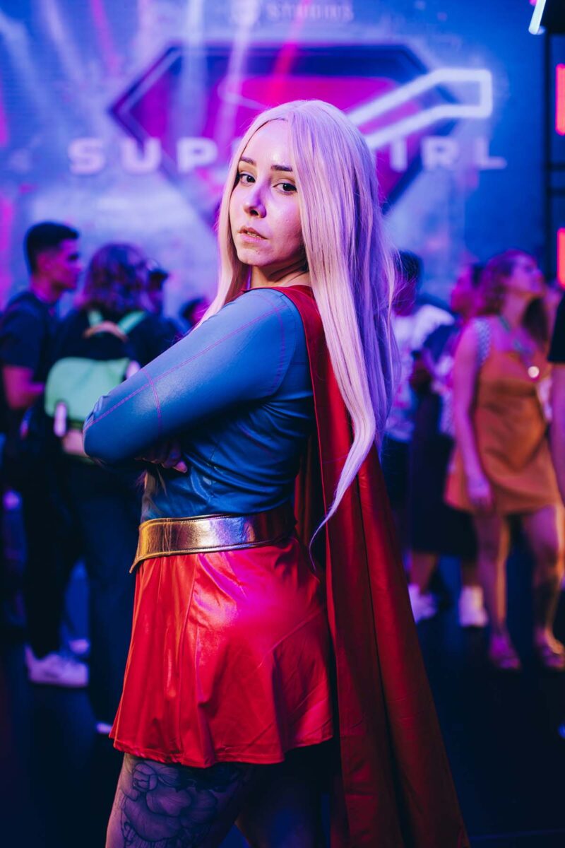 Figurino oficial de ‘Supergirl’ faz estreia global no estande da Warner Bros. Pictures na CCXP25 Figurino oficial de ‘Supergirl’ faz estreia global no estande da Warner Bros. Pictures na CCXP25