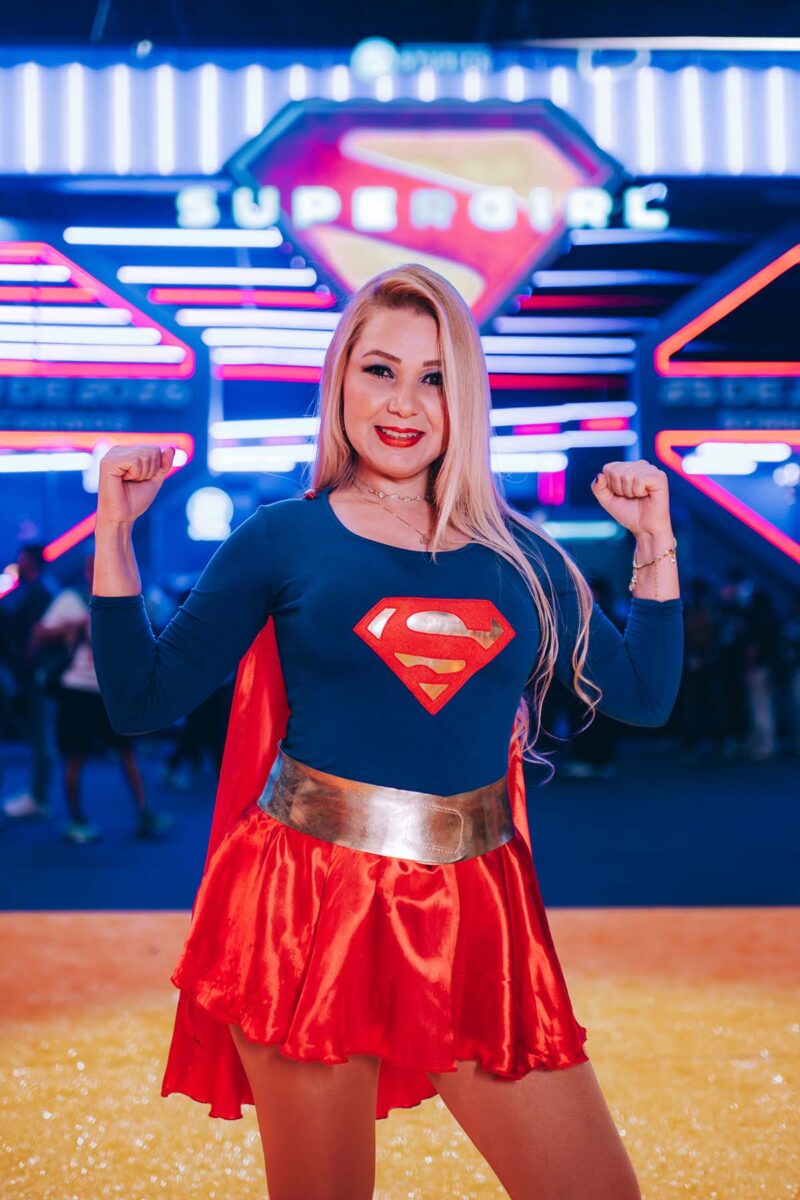 Figurino oficial de ‘Supergirl’ faz estreia global no estande da Warner Bros. Pictures na CCXP25 Figurino oficial de ‘Supergirl’ faz estreia global no estande da Warner Bros. Pictures na CCXP25