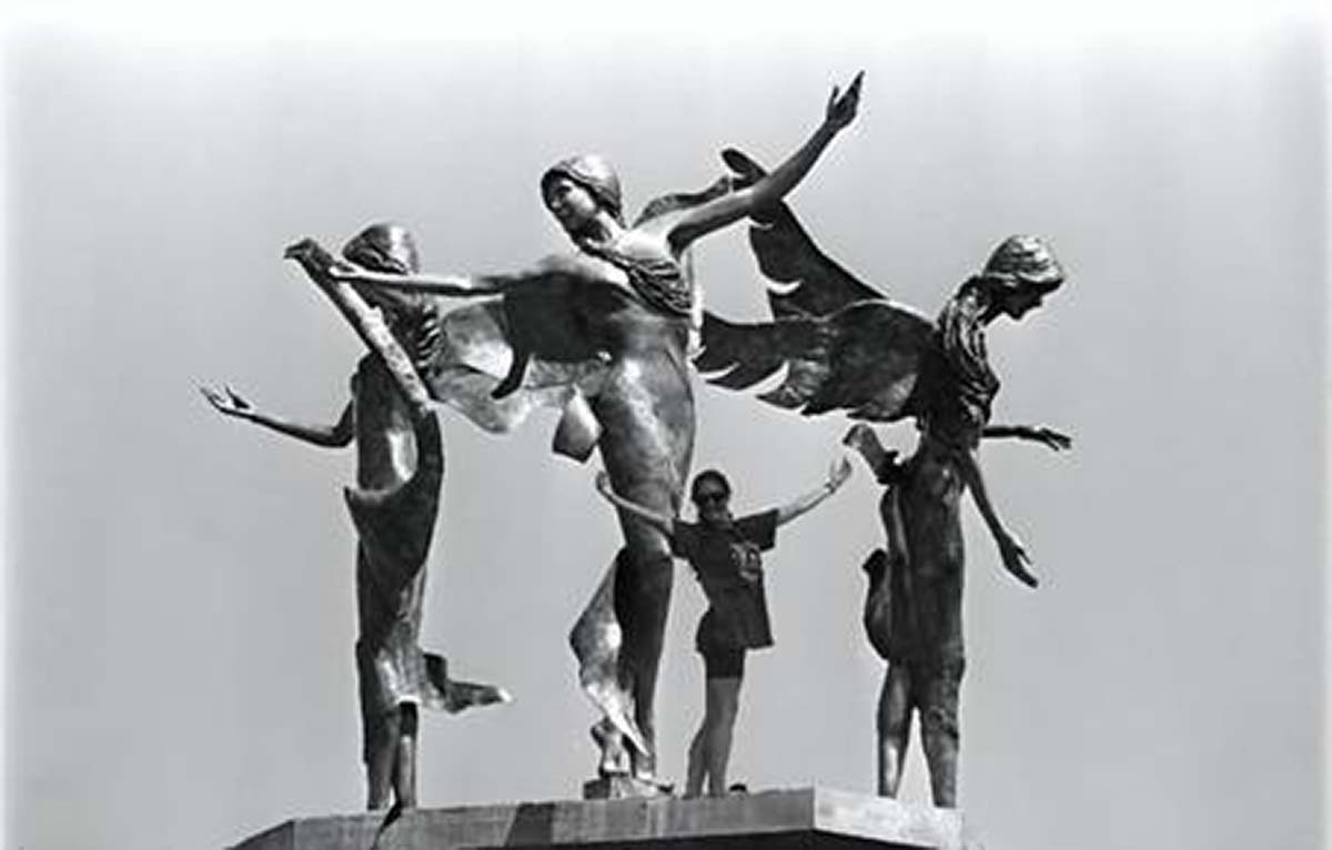 30 anos da Fonte de Jerusalém: um marco na paisagem urbana de Curitiba e na trajetória da artista Lys Áurea Buzzi 30 anos da Fonte de Jerusalém: um marco na paisagem urbana de Curitiba e na trajetória da artista Lys Áurea Buzzi