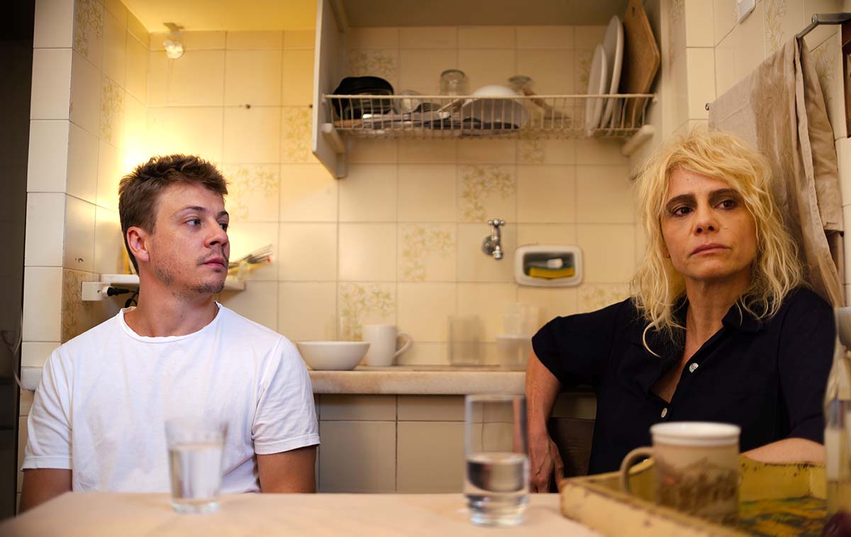 Spoilers: Festival de Curitiba terá espetáculos com Malu Galli, em “Mulher em Fuga”, e Du Moscovis, com “O Motociclista no Globo da Morte”