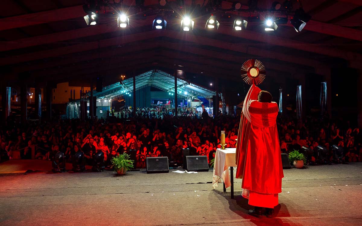 Semana Santa e Festa da Divina Misericórdia recebe fiéis com programação especial em abril