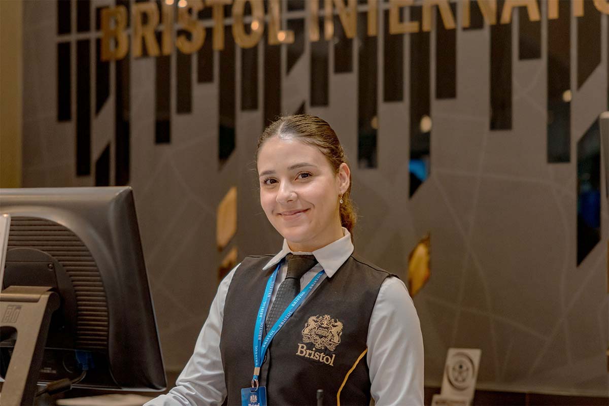 Fim das fichas de papel: Rede Bristol antecipa transição para check-in digital obrigatório no Brasil