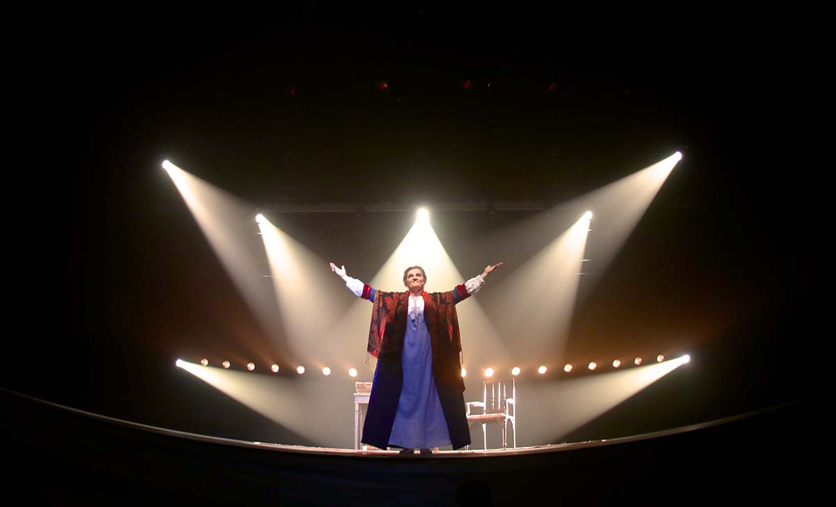 Depois do sucesso, espetáculo “Helena Blavatsky: A Voz do Silêncio” retorna a Curitiba em curta temporada Depois do sucesso, espetáculo “Helena Blavatsky: A Voz do Silêncio” retorna a Curitiba em curta temporada