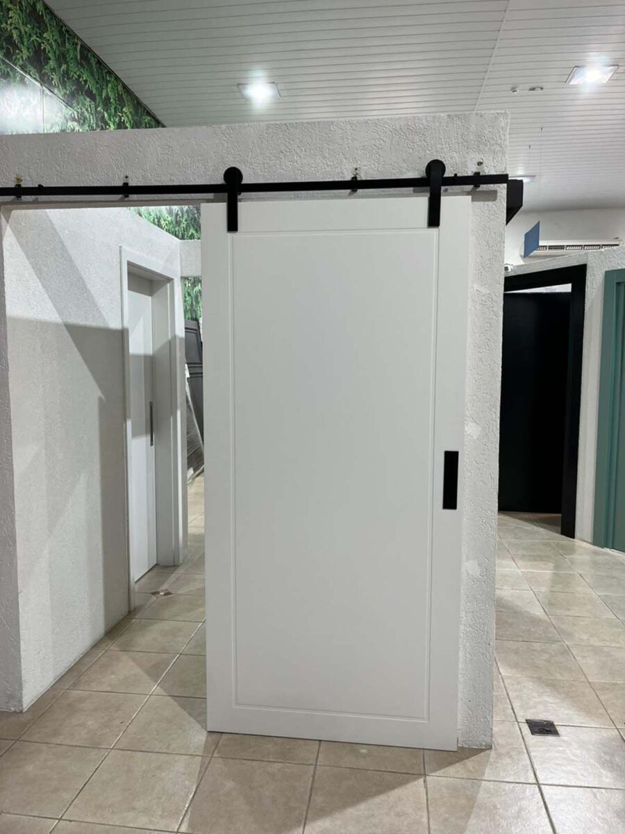 Caçamba do Bem e Gralha Azul promovem ação com descontos de até 50% em portas e ferragens de alto padrão Caçamba do Bem e Gralha Azul promovem ação com descontos de até 50% em portas e ferragens de alto padrão