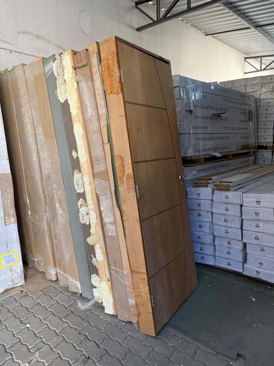 Caçamba do Bem e Gralha Azul promovem ação com descontos de até 50% em portas e ferragens de alto padrão Caçamba do Bem e Gralha Azul promovem ação com descontos de até 50% em portas e ferragens de alto padrão