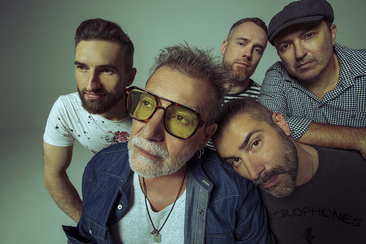 Banda MACROPHONES lança álbum completo “Outro Universo Transcendental – O.U.T.” nas plataformas de música