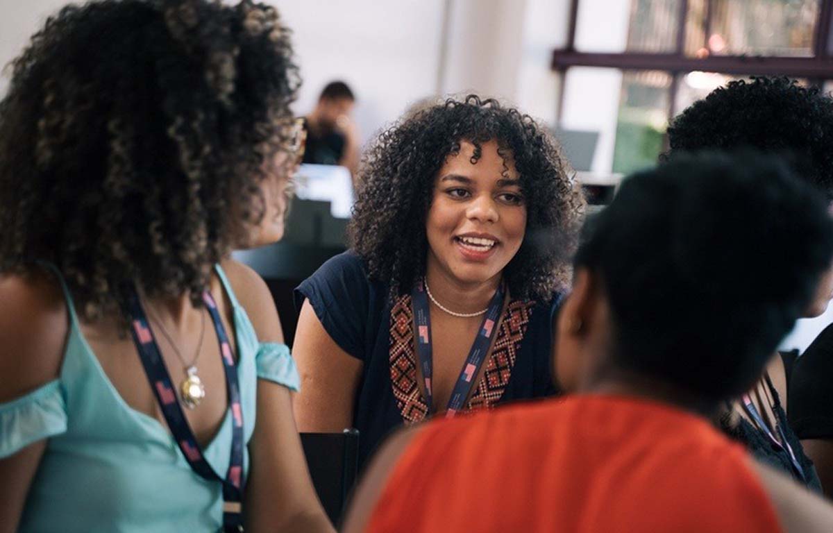 EUA oferecem 155 vagas para curso de inglês gratuito com foco em tecnologia e empreendedorismo