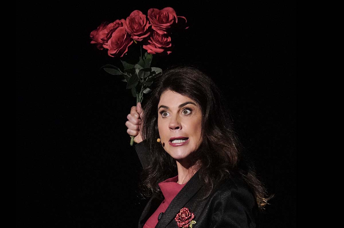 Comédia “Da Puberdade à Menopausa”, com Angela Dippe, tem apresentações no Guairinha