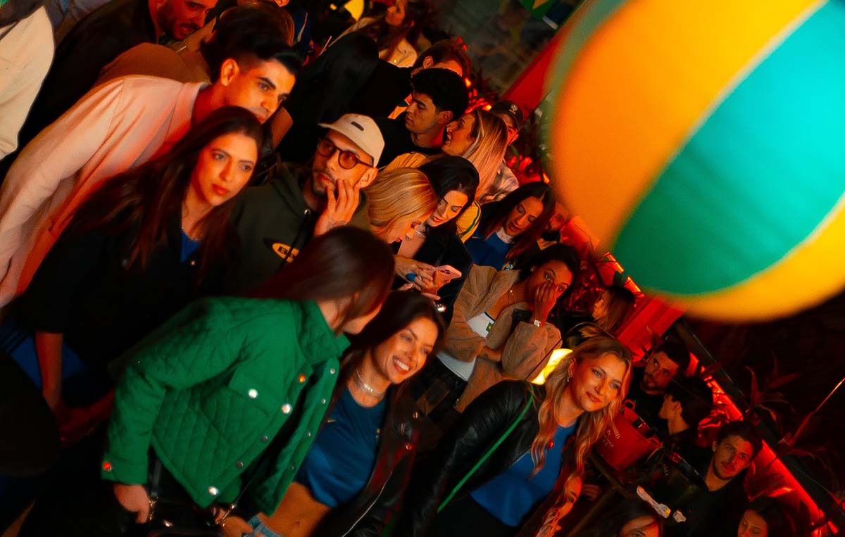 Rooftop em Curitiba entra no clima das oitavas de final com DJs e transmissão dos jogos