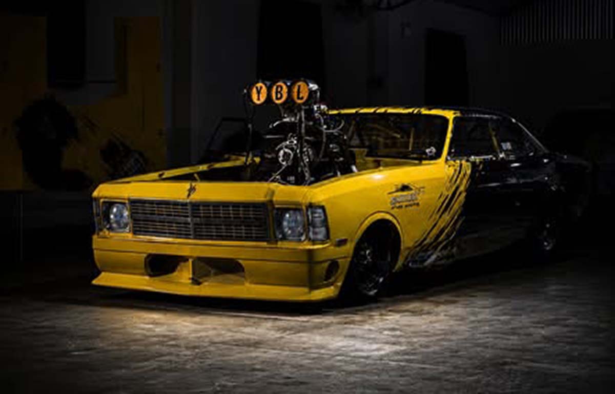Noite do Opala reúne clássicos da Chevrolet e lendas da arrancada no Shopping Boulevard em Curitiba