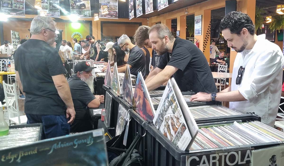 4ª feira CWB Vinil Project terá 8 mil discos de vinil à venda a partir de R$ 10 4ª feira CWB Vinil Project terá 8 mil discos de vinil à venda a partir de R$ 10